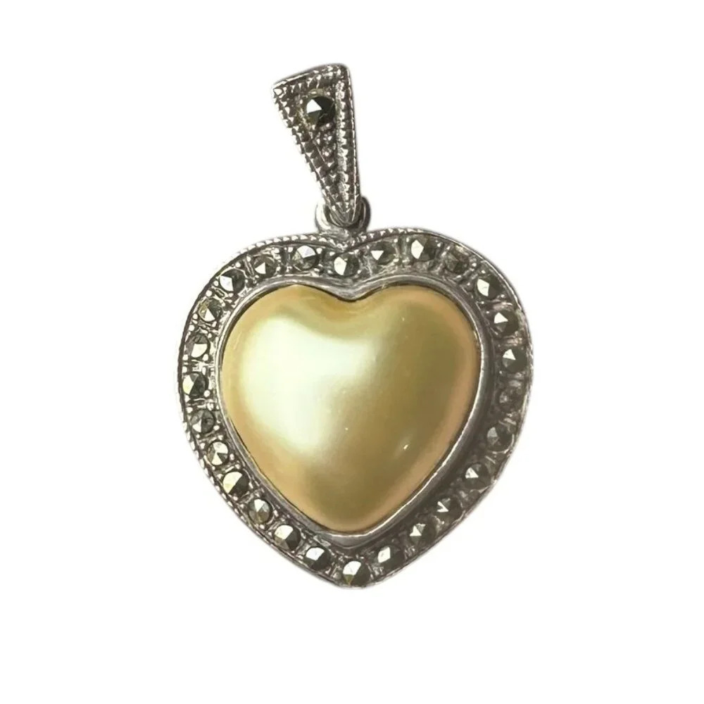 VINTAGE Silver Pearl-y  Charm Pendant Necklace
